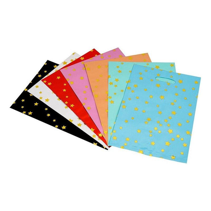Bolsas metalizadas con estrellas doradas dispuestas en forma de abanico.