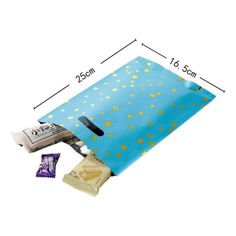 Bolsa metalizada con estrellas doradas mostrando sus medidas.