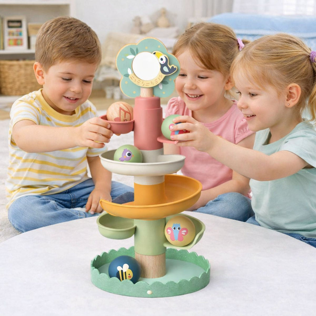 Torre Tobogán Con Pelotas De Madera