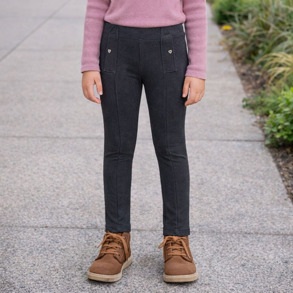Calza Lisa Gris De Niña Botón Corazón Pillin outfit - Louicid