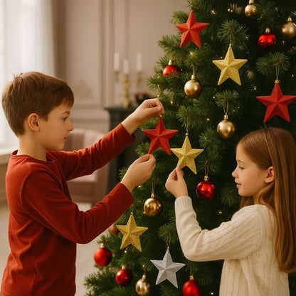 Niños colocando estrellas navideñas en arbolito - Louicid