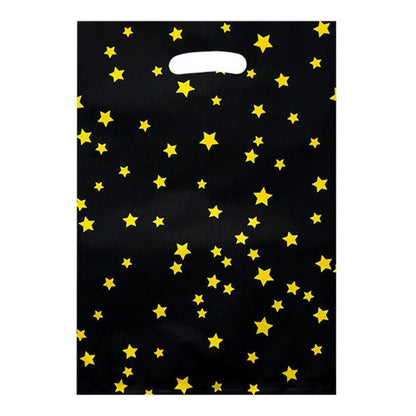 Bolsa metalizada negra con diseño de estrellas doradas.