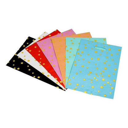 Bolsas metalizadas con estrellas doradas dispuestas en forma de abanico.